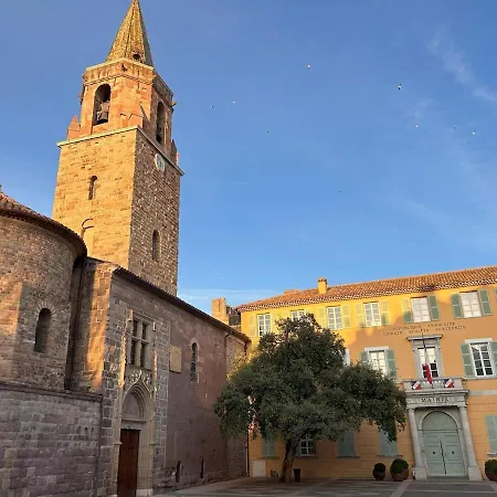 Omnia Charming 2 Bed And Aircon In Historic アパート Fréjus