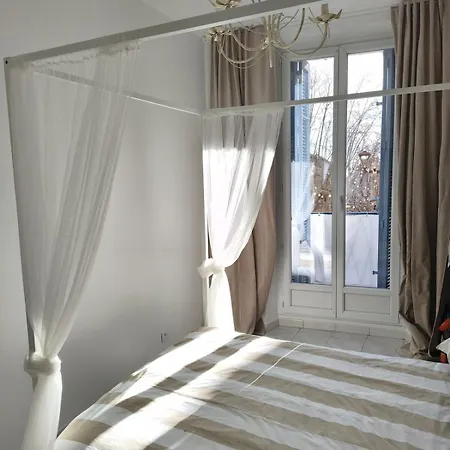 Omnia Charming 2 Bed And Aircon In Historic * Fréjus