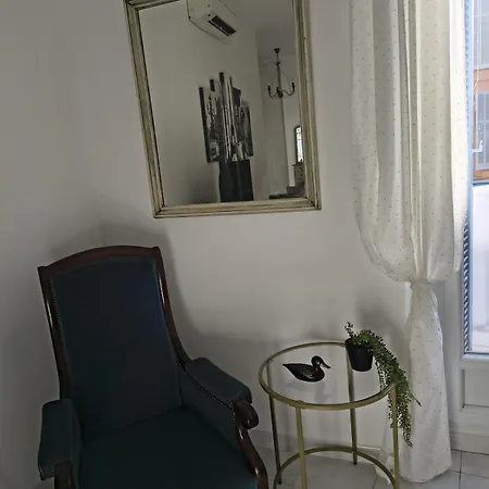Omnia Charming 2 Bed And Aircon In Historic Fréjus