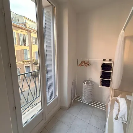 Omnia Charming 2 Bed And Aircon In Historic アパート *