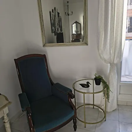 アパート Omnia Charming 2 Bed And Aircon In Historic Fréjus
